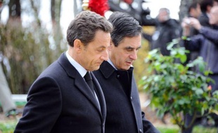 La validation de la réforme des retraites par le Conseil constitutionnel a lancé mardi le compte-à-rebours du remaniement gouvernemental attendu désormais en début de semaine prochaine, avec un net avantage pour François Fillon qui devrait se succéder à lui-même.