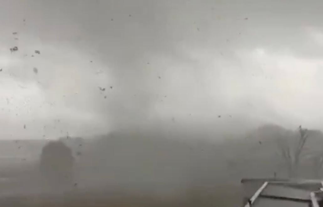 Intempéries : Une tornade s'abat sur l'aéroport de Tours