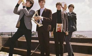 Les Beatles, instruments au poing