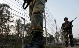 Un cessez-le-feu s'installait jeudi dans la région disputée du Cachemire après un accord entre les armées indienne et pakistanaise pour mettre fin aux heurts frontaliers qui ont fait planer une menace sur le fragile processus de paix entre les deux puissances nucléaires.