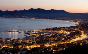 Une vue sur la Croisette de Cannes, le 30 juillet 2013