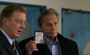 Roger Hanin dans Navarro