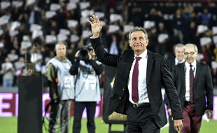 Le Stade Toulousain et son public ont rendu hommage à Guy Novès, l'ancien manager du club, le 7 novembre 2015 au stade Ernest-Wallon.
