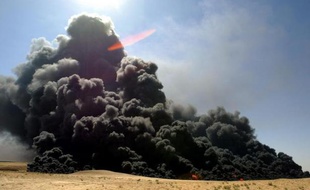 Une explosion survenue dans la nuit de dimanche à lundi sur un oléoduc, dans le sud-est de la Turquie, a interrompu la fourniture de pétrole en provenance d'Irak, faisant porter des soupçons de sabotage sur les rebelles kurdes, ont déclaré lundi des responsables turcs.
