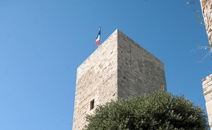 Le musée de la Castre invite
à un tour du monde de la magie.