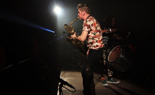 Le concert de la fanfare Too Many Zooz, ici en 2014 aux Trans Musicales de Rennes.