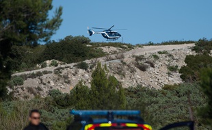 Un hélicoptère près du lieu où se sont crashés trois secouristes dans les Bouches-du-Rhône