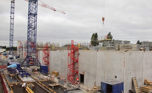 Les travaux, qui se déroulent sans interrompre le fonctionnement de l'usine, doivent durer jusqu'en 2020.