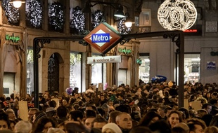 A Madrid, la police a mis sur pied une exposition à partir des téléphones portables volés dans le métro, afin de retrouver les propriétaires.