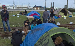 Des migrants syriens à Calais (Pas-de-Calais) le 5 octobre 2013.
