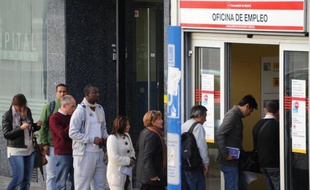 Plus d'un quart de la population active en Espagne, soit 25,02%, est désormais au chômage, selon les chiffres publiés vendredi alors que le pays reste plongé dans la récession et soumis à une cure d'austérité historique, sur fond de malaise social grandissant.