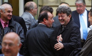 Plus d'un Français sur deux, 52%, souhaitent que François Hollande fasse alliance avec Jean-Luc Mélenchon dans la perspective du second tour de la présidentielle, selon un sondage LH2 pour Yahoo! diffusé vendredi.