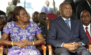 Photo du 4 février 2011 de Simone Gbagbo et de son mari Laurent Gbagbo, alors président de Côte d'Ivoire, à Abidjan