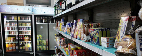 Une épicerie de nuit (illustration)