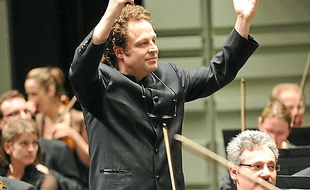 Le chef américain John Axelrod.