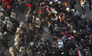 Des manifestants refusent de quitter la place Tahrir au Caire en Egypte, le 13 février 2011.