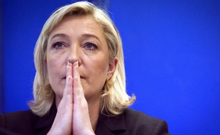 Marine Le Pen, présidente du Front national, a assuré jeudi qu'après le discours prononcé par François Hollande à Alger, la France est "triplement condamnée": repentance, immigration, délocalisatons.