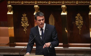 Le Premier ministre Manuel Valls s'exprime lors d'un débat sur la situation des migrants devant l'Assemblée nationale, le 16 septembre 2015 à Paris