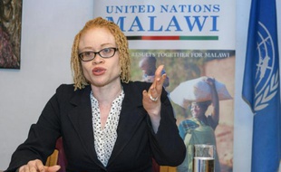 Ikponwosa Ero, experte de l'ONU, lors d'une conférence de presse à Lilongwe, au Malawi le 29 avril 2016