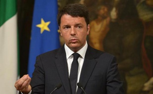 Le Premier ministre italien Matteo Renzi s'exprime lors d'une conférence de presse le 19 avril 2015 à Rome consacrée à la situation des migrants en Méditerranée