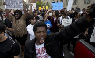 Des manifestants défilent le 29 avril 2015 à Baltimore