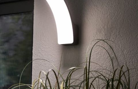 Fini les extérieurs mal éclairé, cette applique est en promo chez Leroy Merlin