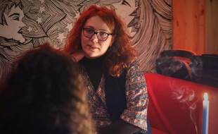 Virginie Delhaye, médium lilloise, ouvre une boutique ésotérique à Lille.