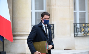 Gabriel Attal dans la cour de l'Elysée, le 17 février 2021.