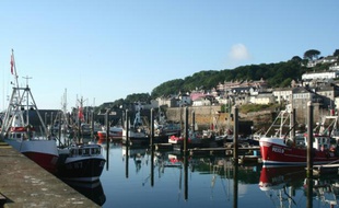 Des bateaux de pêche dans le port de Newlyn en Cornouailles, dans le sud-ouest de l'Angleterre, le 16 juin 2016