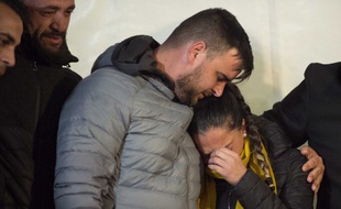 Les parents du petit Julen Rosello, tombé dans un puits à Totaln, en Espagne.