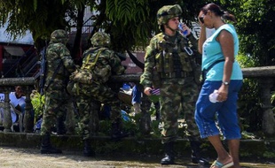 Des soldats colombiens en patrouille à Quibdo, le 17 novembre 2014, où a été enlevé le général Ruben Alzate