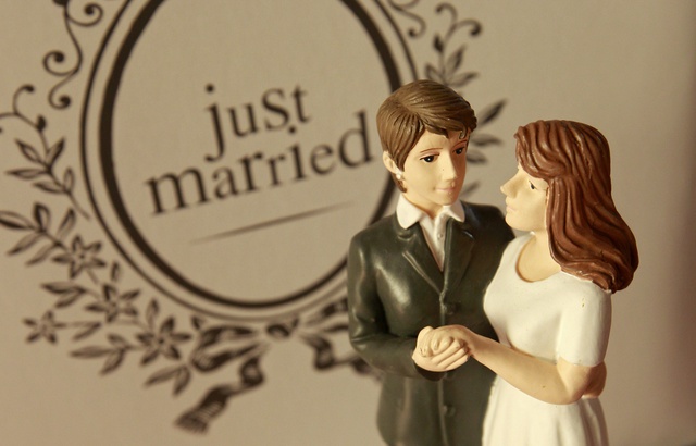 Faute de pouvoir quitter l’hôpital, un couple se marie à la maternité 640x410_illustration-mariage