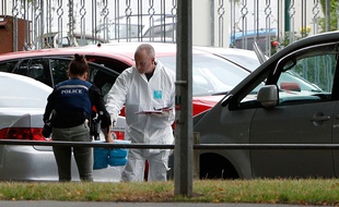 La police sur les lieux de l'attaque de la moquée Masjid al Noor à Christchurch, où deux fusillades ont fait 50 morts, le 15 mars 2019.