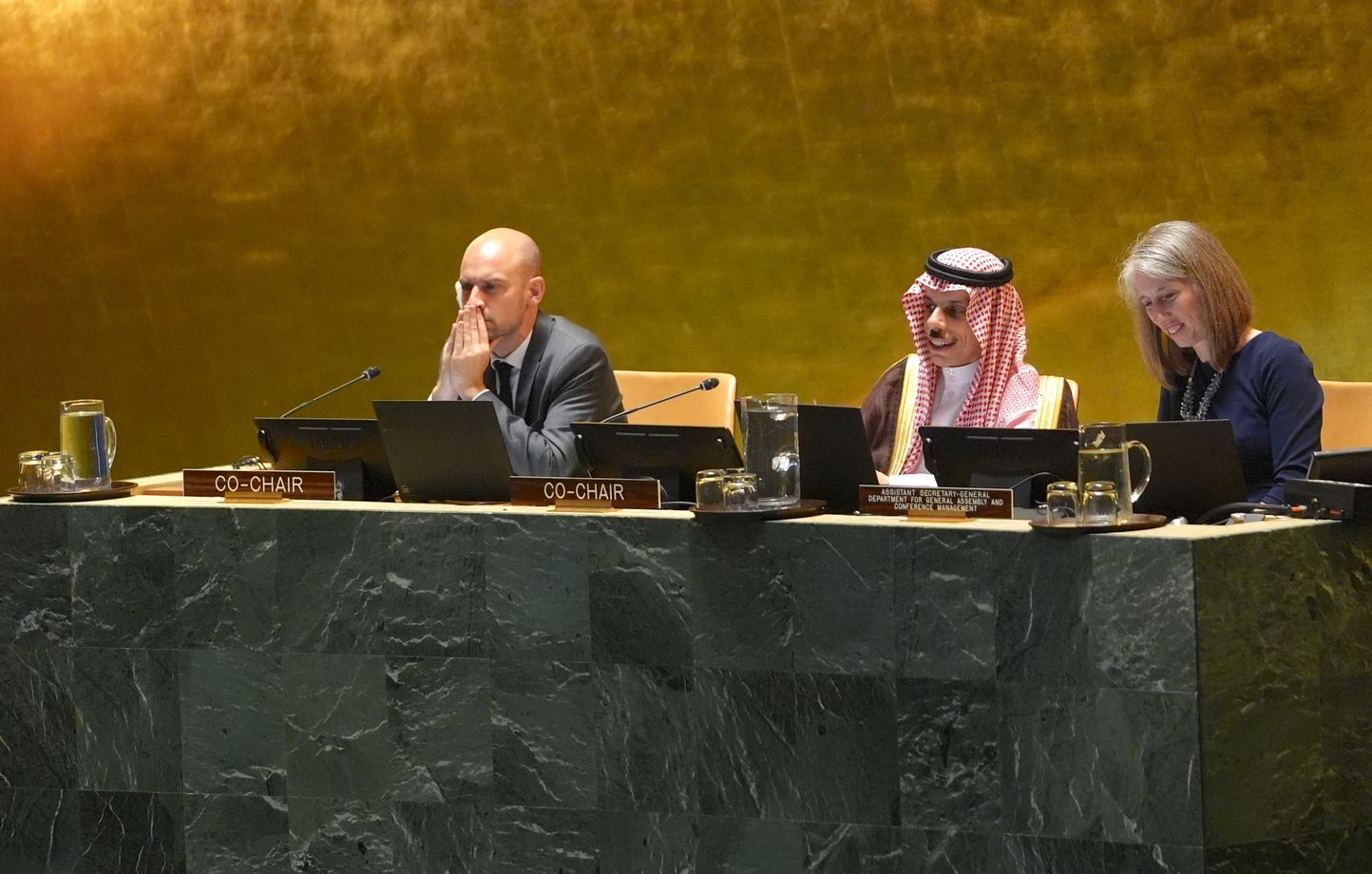 Guerre Israël-Hamas : Plusieurs pays arabes appellent au désarmement du mouvement terroriste thumbnail