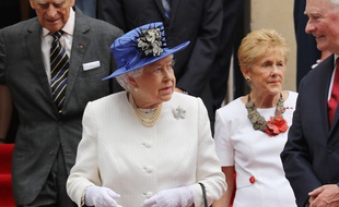 La reine Elizabeth II à Trafalgar Square, Londres.