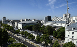 Le 141, boulevard Mortier, siège de la DGSE à Paris, qui a été popularisé par la série de Canal "Le Bureau des Légendes". (Illustration)