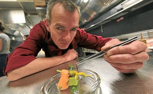 Le chef revendique une première du genre parmi les chefs étoilés du guide Michelin.
