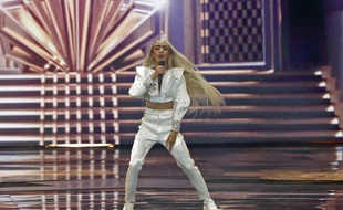 Bilal Hassani sur la scène de l'Eurovision, le 18 mai 2019.