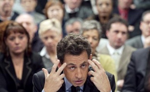 Nicolas Sarkozy a défendu mardi en Seine-et-Marne la réforme de la carte militaire, qui prévoit la suppression de 54.000 postes civils et militaires d'ici 2015, répétant qu'il n'y avait "pas d'autre stratégie possible" que la réforme.