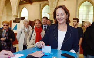 Ségolène Royal a fait part de sa "joie profonde" et de son "émotion" après la victoire de François Hollande, rendant hommage à la "cohérence de sa campagne", au cours de laquelle il n'a jamais "dévié de son cap, de sa ligne".