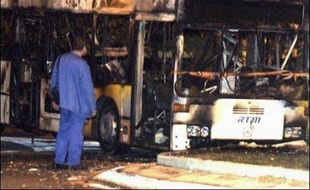 Mama Galledou a témoigné "sans mélo", selon son avocat, jeudi matin, au procès de deux des incendiaires présumés d'un bus à Marseille en octobre 2006, dans lequel elle avait été grièvement brûlée.