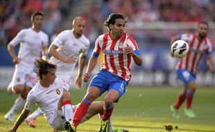 L'attaquant international colombien de l'Atletico Madrid Falcao et le défenseur portugais du Real Madrid Ricardo Carvalho sont à Monaco pour négocier leur transfert avec le club de la Principauté, a-t-on appris auprès de différentes sources proches de l'ASM.