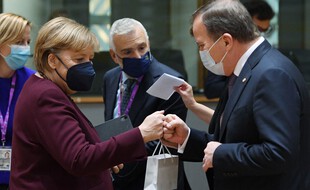 Angela Merkel est repartie avec un petit cadeau.