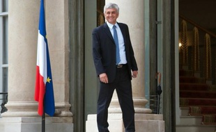 Hervé Morin, réélu président du Nouveau Centre, a fixé dimanche un cap à son parti au sein de l'UDI, en se posant en défenseur d'une société libérale, décentralisée, d'un parler-vrai contre la montée du populisme et d'une éthique du comportement, à l'opposée des "coups tordus" de l'UMP.