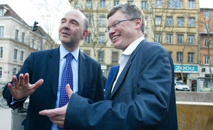 Dominique Bolliet (PS), ici avec Pierre Moscovici lors des élections cantonales de mars 2011, doit démissionner de ses fonctions de maire du 4e arrondissement de Lyon lundi 27 juin 2011.