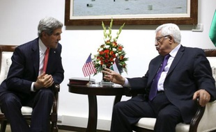 Le président palestinien Mahmoud Abbas a salué samedi les efforts du secrétaire d'Etat américain John Kerry pour relancer les pourparlers entre Palestiniens et Israéliens, affirmant qu'il existait encore une chance pour la paix dans la région.