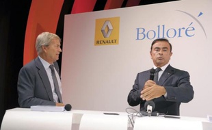 Les PDG de Renault et Bolloré, respectivement Carlos Ghosn (D) et Vincent Bolloré (G), officialisent leur partenariat industriel en annonçant que la Bluecar serait assemblée à Dieppe le 9 septembre 2014
