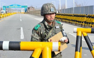 Aucun employé nord-coréen n'était présent mardi sur le site intercoréen de Kaesong, au lendemain de l'annonce par Pyongyang du retrait de ses 53.000 citoyens de la zone et de la fermeture de ce complexe industriel sur fond de tensions croissantes avec Séoul et Washington.