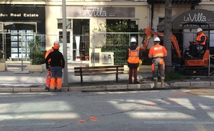 Une large fissure (signalée par les traces oranges) est apparue