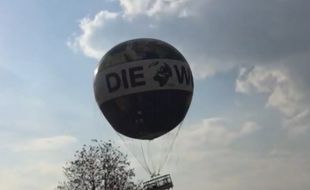 Une montgolfière touristique
prise dans des vents violents
